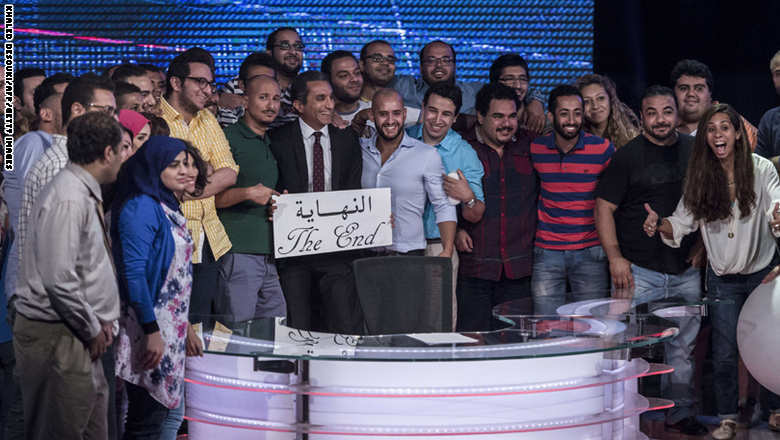 باسم يوسف يسدل لوحة "النهاية" بعد منع بث "البرنامج" نهائياً
