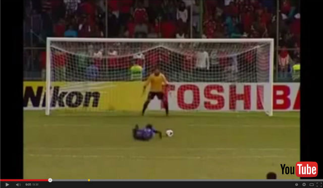 بالفيديو.. ركلة جزاء لا تصد ولا ترد من لاعب محظوظ
