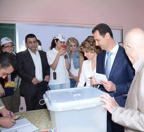 بالصور الأسد أدلى بصوته في مركز مدرسة نعيم معصراني في حي المالكي بدمشق 