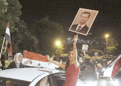 الاسد: نسبة المشاركة في الانتخابات رسالة للمتورطين...
الاتحاد الاوروبي يدعو للحوار بين طرفي النزاع...
إعدامات متبادلة بين «النصرة» و«داعش» في دير الزور