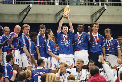 كأس العالم في كرة القدم من عام 1930 حتى عام 2010
1998 : لغز مرض رونالدو وتألق زيدان يضعان فرنسا على العرش
