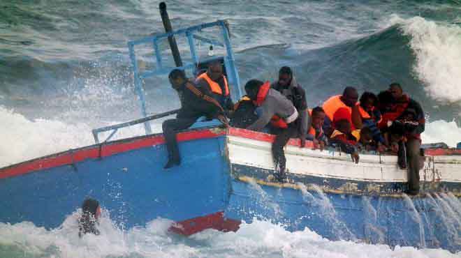 إيطاليا تنقذ أكثر من 2500 مهاجر غير شرعي
