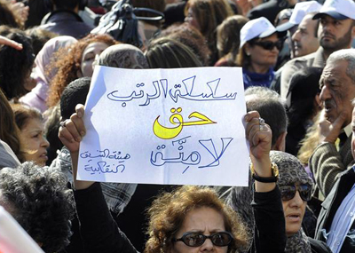 بري يجهد لسحب ملف السلسلة من الشارع خوفا من تداعياته الامنية
بكركي تتريث قبل الدعوة الى تحركات شعبية ضاغطة لملء الفراغ الرئاسي