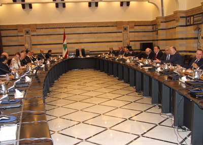 هل يكون آخر أدوية النظام «الكيّ» بأزمة التعطيل الشاملة؟
أزمة الصلاحيّات تهدّد الحكومة بالشلل ...
وتستحضر أجواء التنافس الماروني ــ السنّي