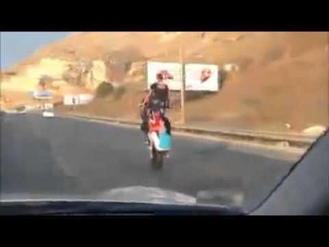 بالفيديو: “شيل دولاب.. وما تسأل لا عن أهل ولا أحباب”