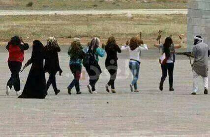بالصورة داعش تأسر بنات من الموصل