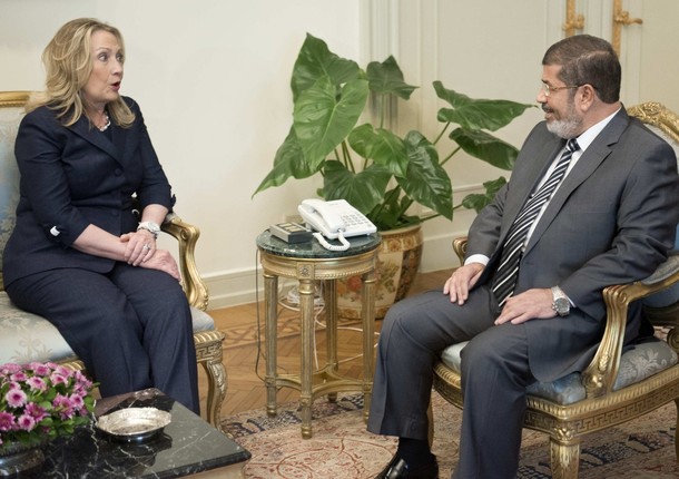 مفاجأة تهز مصر: بماذا أجاب مرسي هيلاري كلينتون عندما سألته عن القاعدة!؟ 