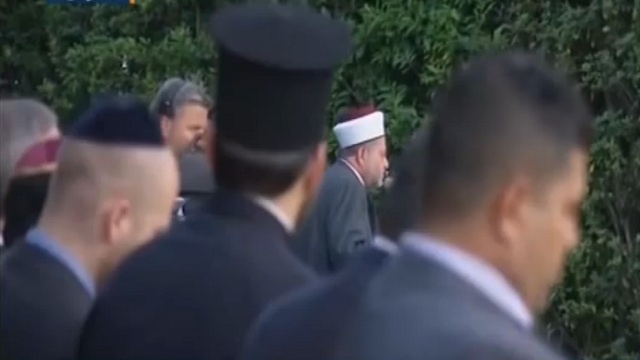 بالفيديو-لأول مرة..تلاوة القرآن في الفاتيكان!
