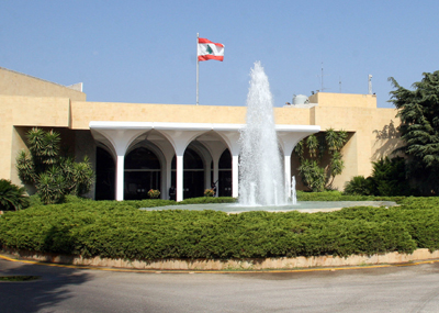 «الخطة ب» للرابية: انتخابات نيابيّة فرئاسيّة فحكومة برئاسة «الشيخ»
14 آذار ترفض و8 تعدّ ماكيناتها الانتخابيّة على أساس قانون الستين
موفد عوني الى باريس ... هل يعلن عون ترشحه عشيّة الجلسة المقبلة؟
