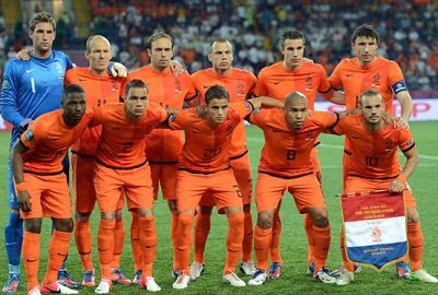 هولندا ــ استراليا (19.00) واسبانيا - تشيلي (22.00)
وكرواتيا ــ الكاميرون (الساعة 1 فجر الخميس)