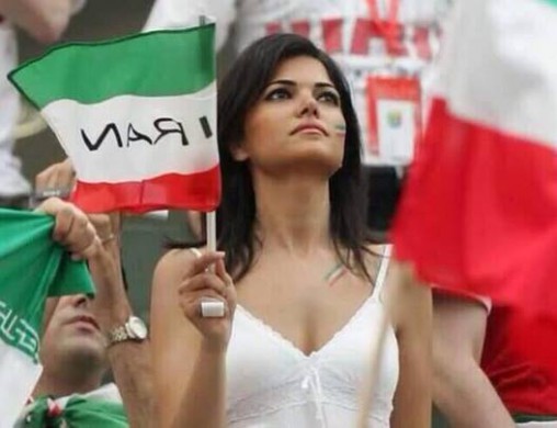 بالصور-مشجعات إيران يخطفن الأنظار  !