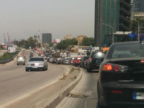 زحمة سير خانقة من بيروت باتجاه الدورة