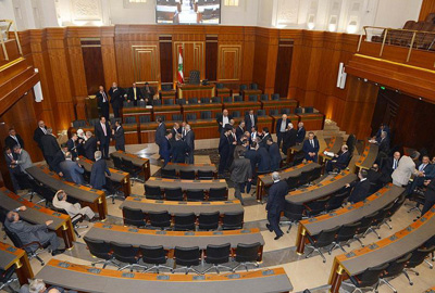 اجتماع موسّع عند بري لتذليل عقد السلسلة... لم يخرج باتفاق
السنيورة يقترح إقرارها ببند واحد... وكنعان يعلّق كلفة تقريبيّة بـ 2000 مليار ليرة
