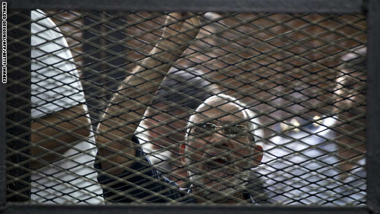 مصر.. حكم جديد بإعدام بديع و13 إخوانياً بقضية "مسجد الاستقامة"
