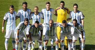 بالفيديو.. لاعبو الأرجنتين يستفزون البرازيل بأغنية "مارادونا"
