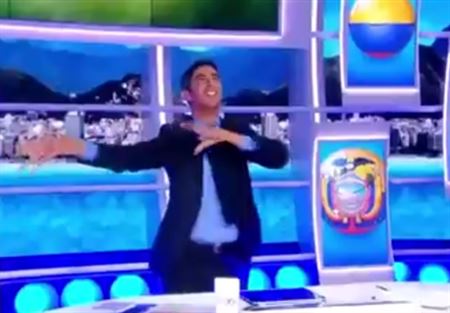  بالفيديو - مقدم قناة bein سبورت يرقص على الهواء فرحاً بفوز الجزائر 