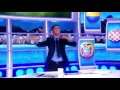 بالفيديو.. مُقدم برامج جزائرى يرقص على الهواء احتفالًا بـ"رباعية" الخضر