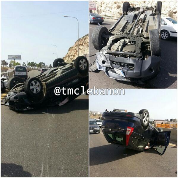 جريح نتيجة اصطدام مركبة بالفاصل الوسطي وانقلابها على اوتوستراد الجية 