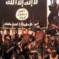 “داعش” تصلب عنصراً منها في سوريا بتهمة السرقة