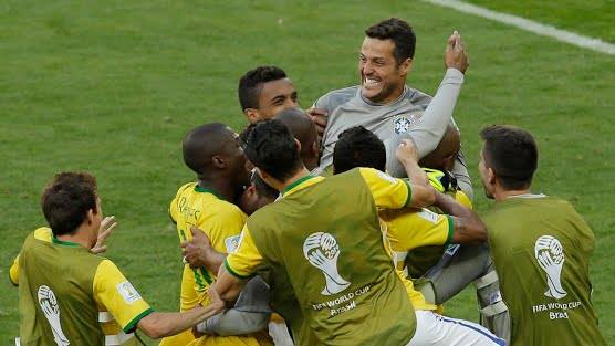 بالصور المونديال  يحافظ على نكهته بفوز البرازيل 