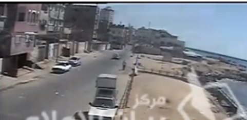  بالفيديو.. لحظة استهداف سيارة مدنية بغارة جوية اسرائيلية 