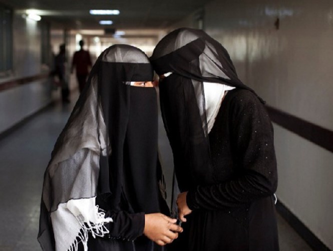 ضربت حماتها بالعصا بسبب الافطار 