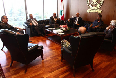 مقبل اطلع من قهوجي على التطورات الامنية
وتابع اوضاع الموقوفين في رومية