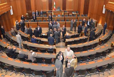 هل بات التمديد للمجلس النيابي شبه محسوم؟
مصادر وسطيّة: عون تأخر كثيراً في تقديم طروحاته