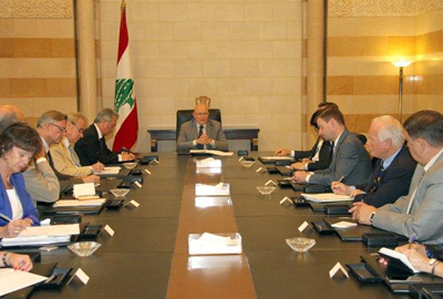 اجتمع في السراي مع سفراء الدول الداعمة للبنان
سلام : الوضع الأمني ممسوك ولا بيئة حاضنة للإرهاب عندنا
بلامبلي : مُلتزمون بالدعم وندعو لضمان حصول الانتخابات