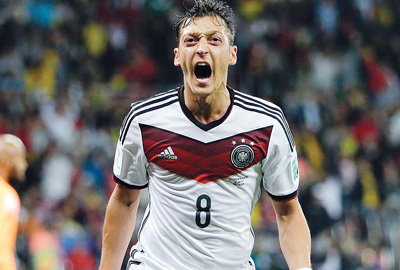 هل يتحرر مسعود أوزيل من الضغوطات
ويقود منتخب ألمانيا الى لقب المونديال؟