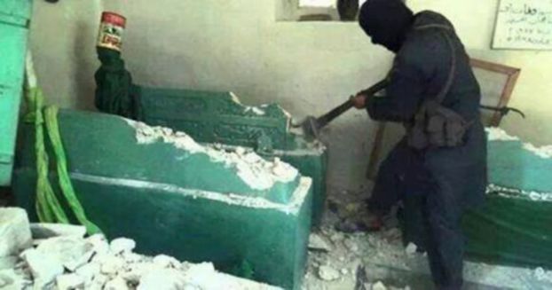 “داعش” ينشر صورا لتفجير وهدم مراقد وأضرحة ومساجد في الموصل