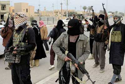 «السلفيّة الجهاديّة» اللبنانيّة تقترب من نقل «البندقيّة» من كتف «النصرة» الى «داعش»؟
«الحرب الاستباقيّة» مُعقدة ونجاحها غير مضمون والتعويل على «الاختراقات الأمنيّة»
إستيراد الانتحاريين استعراض قوّة «داعشيّة» لاستقطاب جيل «الجهاديين» الجدد