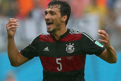 فان غال يطالب مانشستر يونايتد
بالتعاقد مع الألماني ماتس هوملز