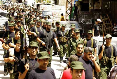 انطلاق الخطة الأمنيّة في عين الحلوة وانتشار 150 مقاتلا فلسطينيا.. والعمل جار لتعميمها على كافة المخيّمات
رقعة الانتشار لم تستثن معاقل «جند الشام» و«فتح الاسلام».. وغطاء من كافة الفصائل
«فتح»: لا بنادق للايجار.. و«حماس»: نرفض ان تكون المخيّمات صندوق بريد