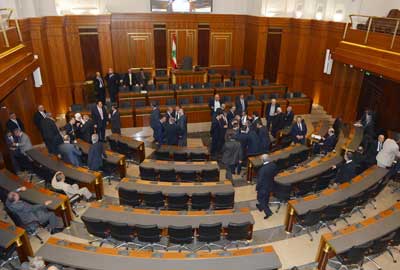 تحت حجة الوضع الأمني ...النواب يُحّضرون سيناريو التمديد
مصادر مسيحية: لا عودة الى التهميش المسيحي
