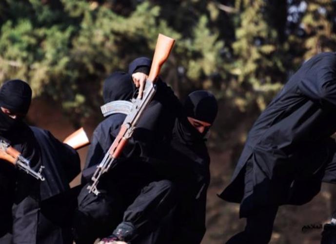 داعشي يفجر نفسه بأميره ’’التمساح‘‘ و13 عنصراً آخراً من التنظيم!

