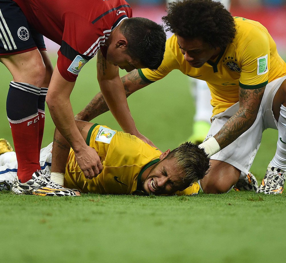 ما هي قرارات الفيفا بشأن مشاركة كابتن المنتخب البرازيلي وهل عاقب اللاعب الكولومبي الذي ركل نيمار؟