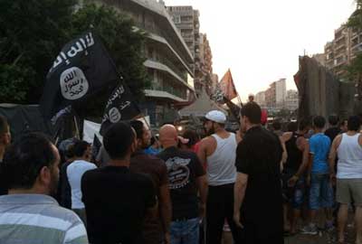 هل حرك تهديد البغدادي بدكّ سجن روميه الشارع الطرابلسي
أم أنّ الأمر تصفية حسابات بين الفريق الواحد؟
مخاوف من أن تلتقط «داعش» اللحظة عبر مريديها وسط الكلام عن حاجتها لمرفأ على البحر