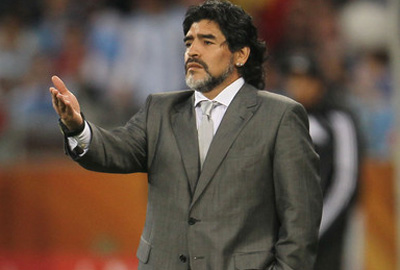 مارادونا يرشح الارجنتين والمانيا الى النهائيات