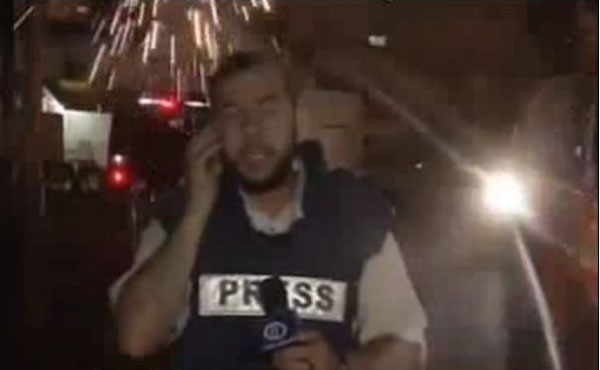 بالفيديو الطيران الاسرائيلي يستهدف صحافي فلسطيني على الهواء مباشرة