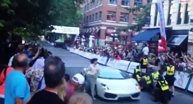 بالفيديو – Lamborghini تصدم امرأة خلال سباق