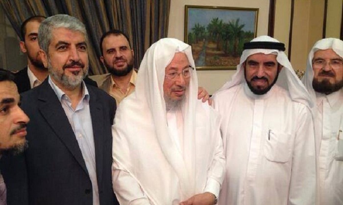 ظهور القرضاوي مع خالد مشعل في افطار جماعي بقطر