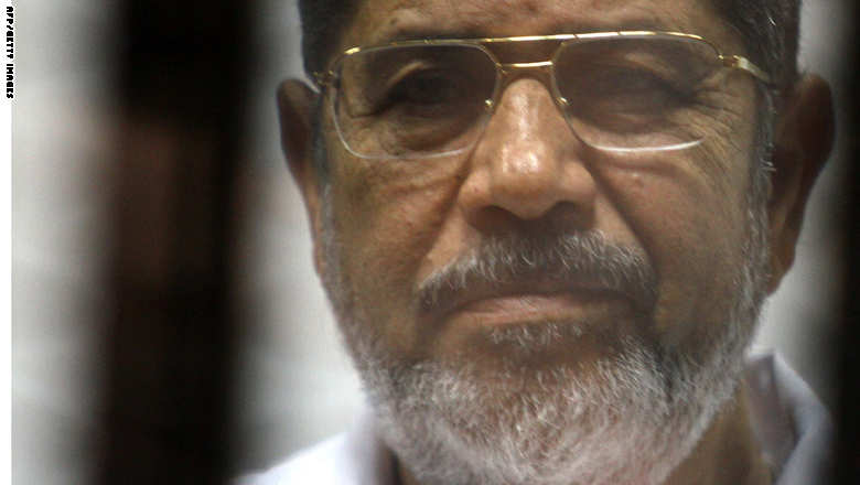 مرسي يهتف من خلف القضبان: حي على الجهاد.. لبيك يا غزة!