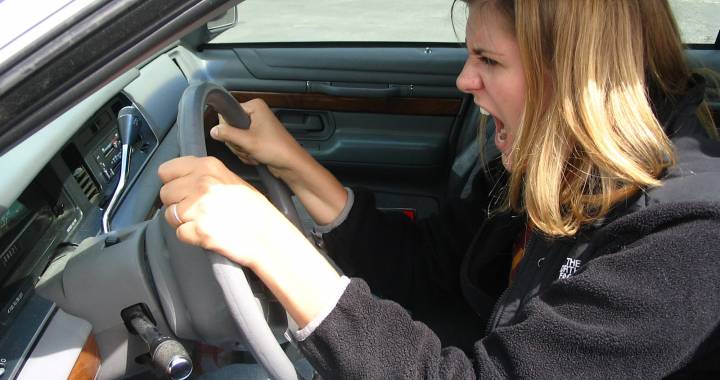 فشلت في اختبار قيادة السيارة للمرة 110.. والسبب ؟