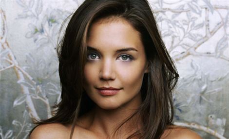 بالصور.. كاتي هولمز عارية على غلاف glamour 