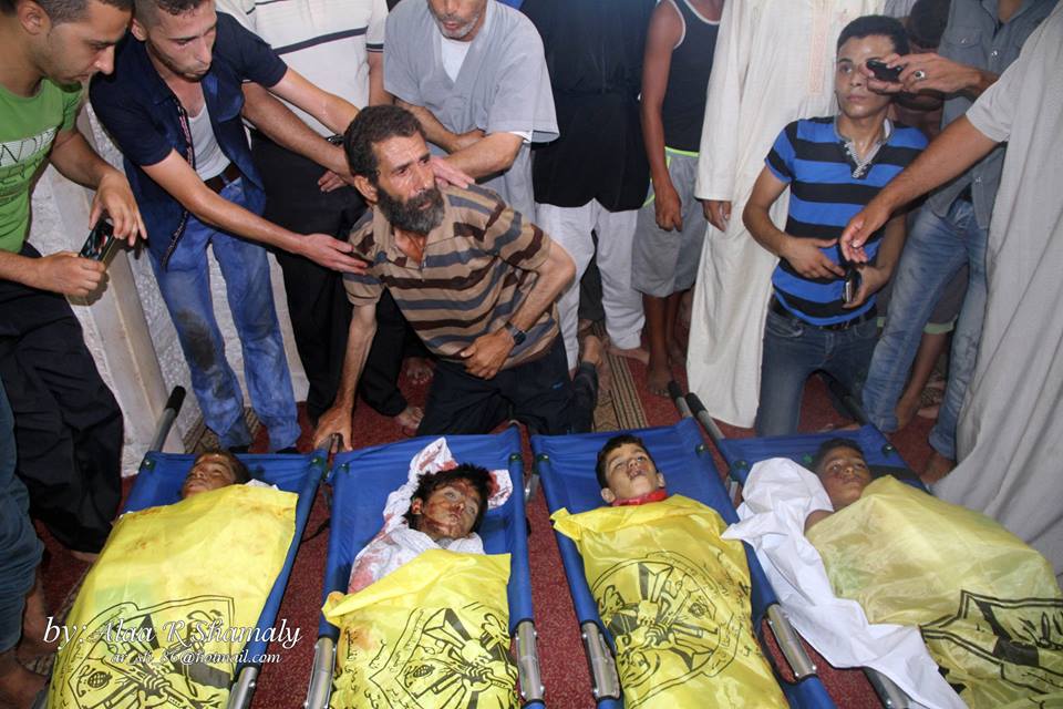 مجزرة ضحيتها 4 اطفال يلعبون الكرة على شاطئ غزة 