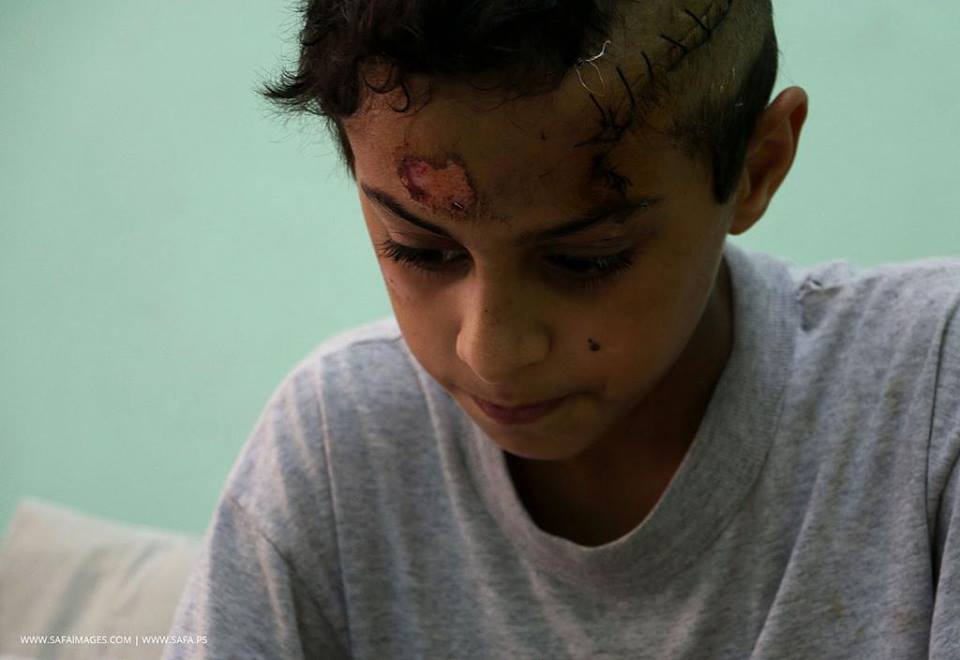 ماذا كان يفعل هذا الطفل حين قصفته اسرائيل وماذا قال له زياد الرحباني ؟