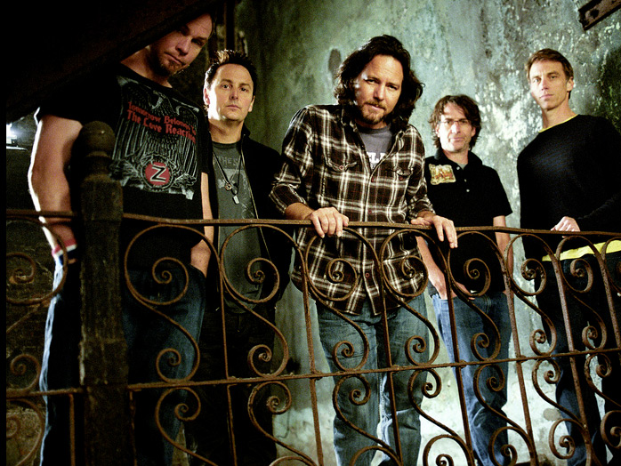 بالفيديو – هجوم إسرائيلي على فرقة أميركية لرفضها العدوان على غزة
