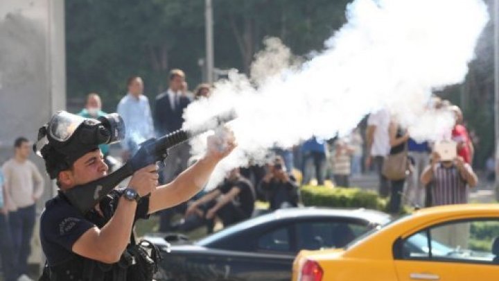 متظاهرون يهاجمون قنصلية إسرائيل العامة في اسطنبول وسفارتها في أنقرة
