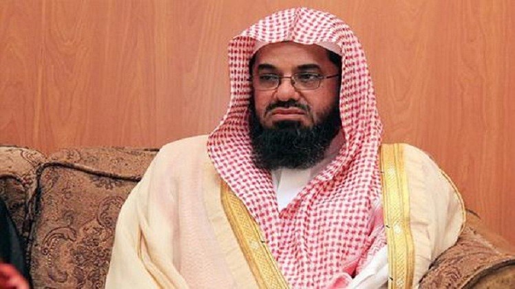 إمام الحرم المكي يحمد الله لفضحه الشامتين بغزة
